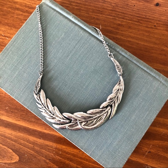 ✨2/$15-Boho Feather Necklace - Picture 1 of 8